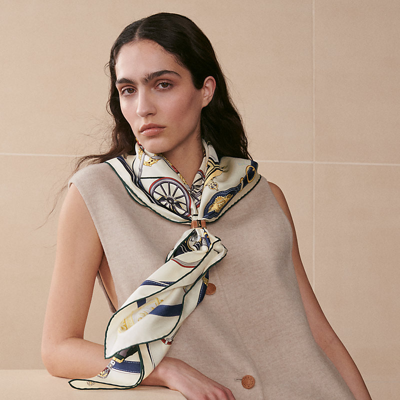 HERMES LES BOLIDES RACE CARS　エルメス　カレ90 エルメス カレ90 LES BOLIDES RACE CARS スカーフ シルク ブルー